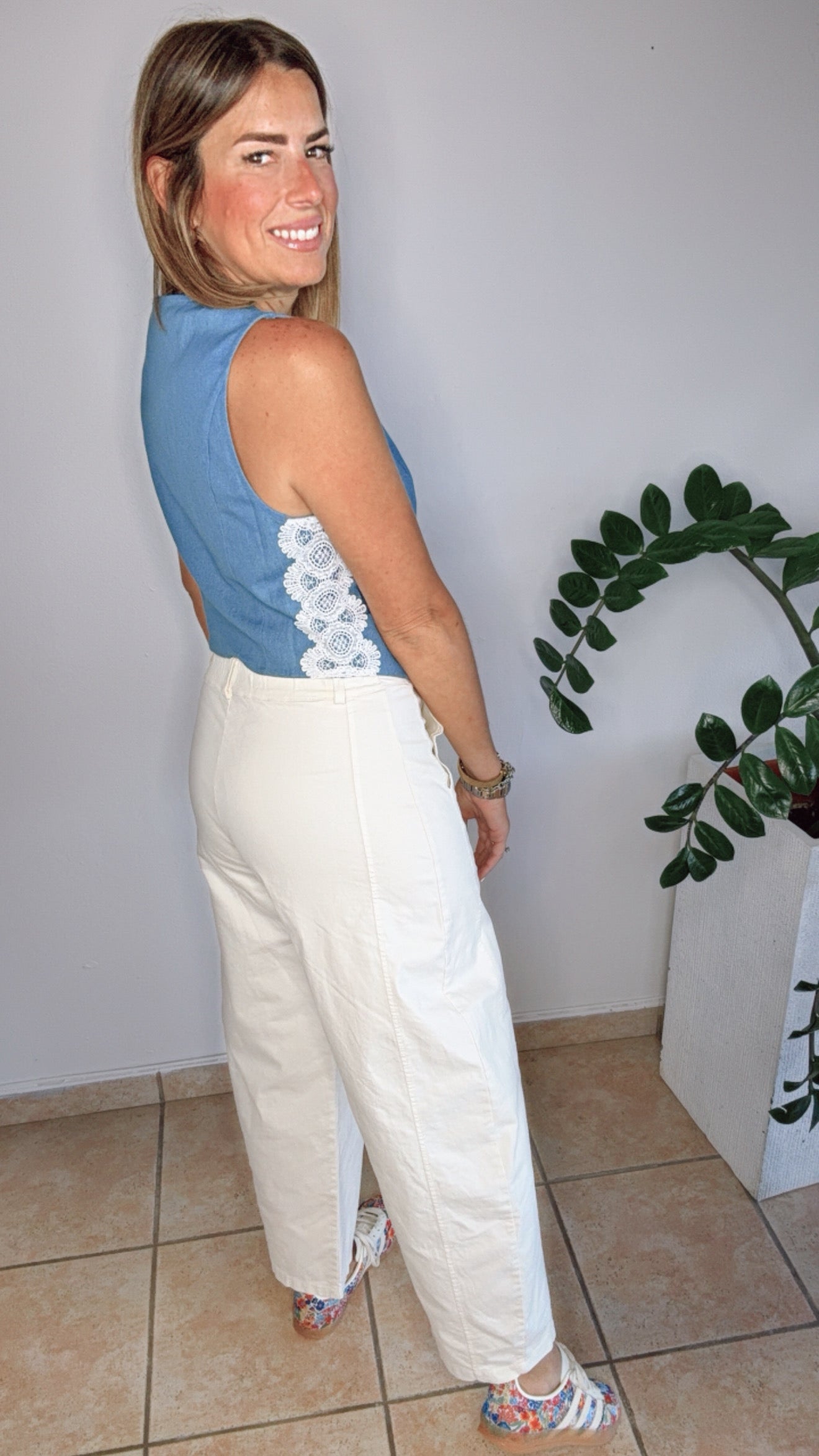 Ana Cristina Vest